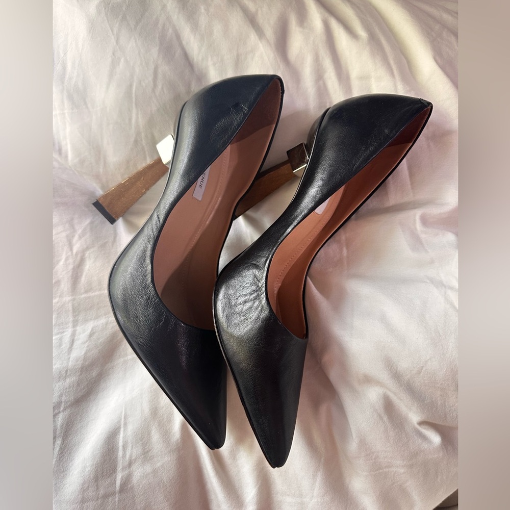 SAKS FIFTH AVENUE ,Elegant Black Leather Women's Pumps - Picture 1 of 5